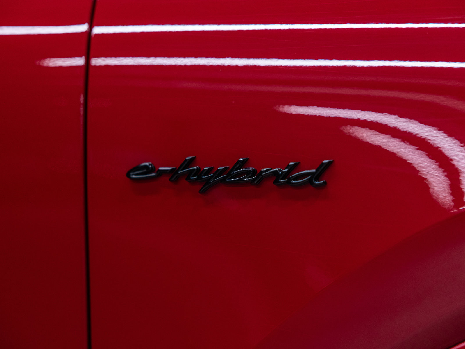 Certified 2025 Porsche Cayenne E-Hybrid Coupe AWD/4WD image 20