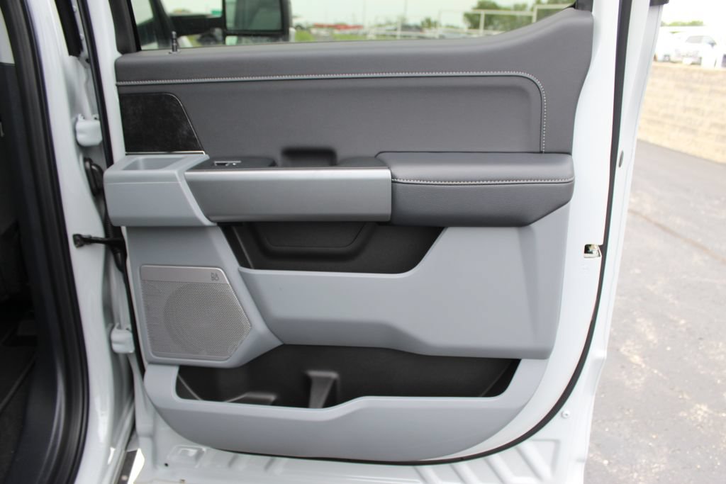 New 2026 Ford F250 XLT w/ XLT Premium Package AWD/4WD image 13