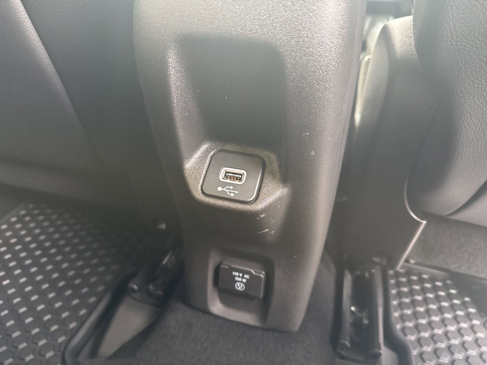 Used 2022 Jeep Renegade Limited image 25