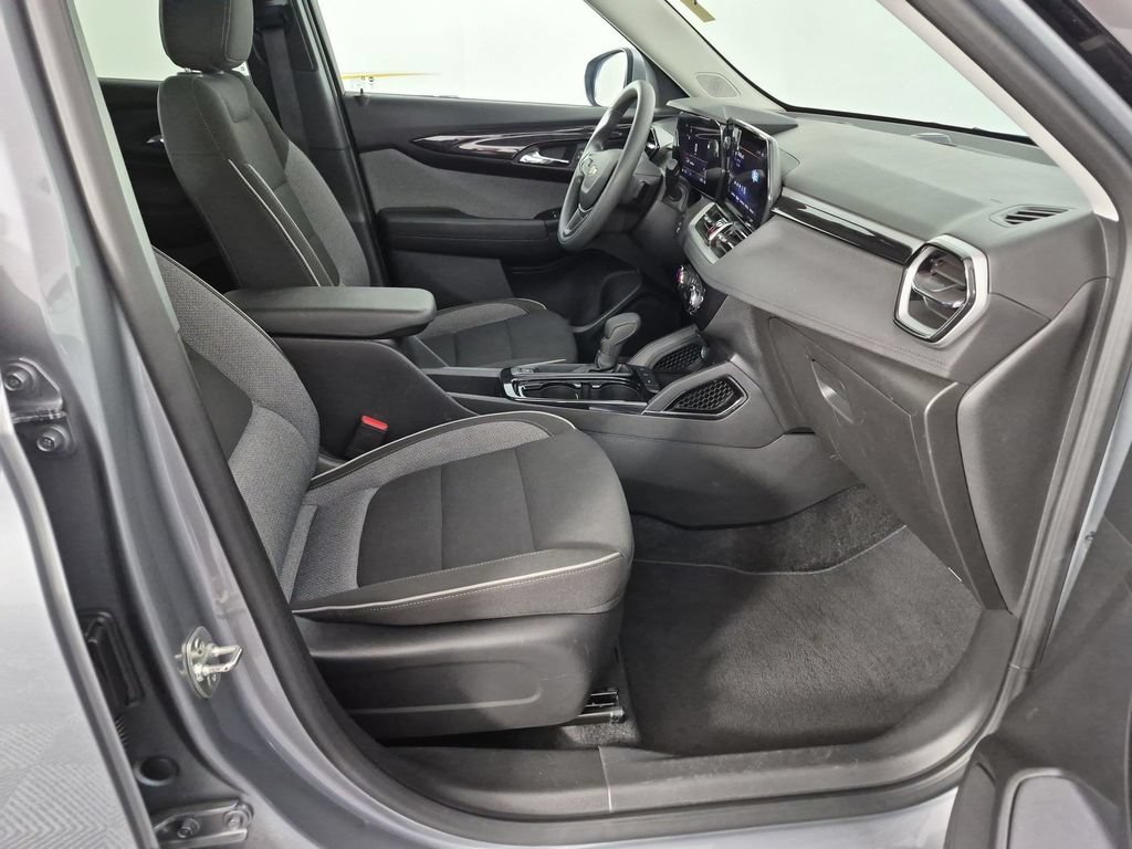 Used 2024 Chevrolet TrailBlazer LT FWD image 36
