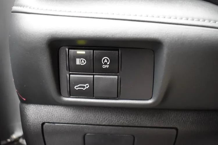 Used 2025 Toyota Highlander LE FWD image 22