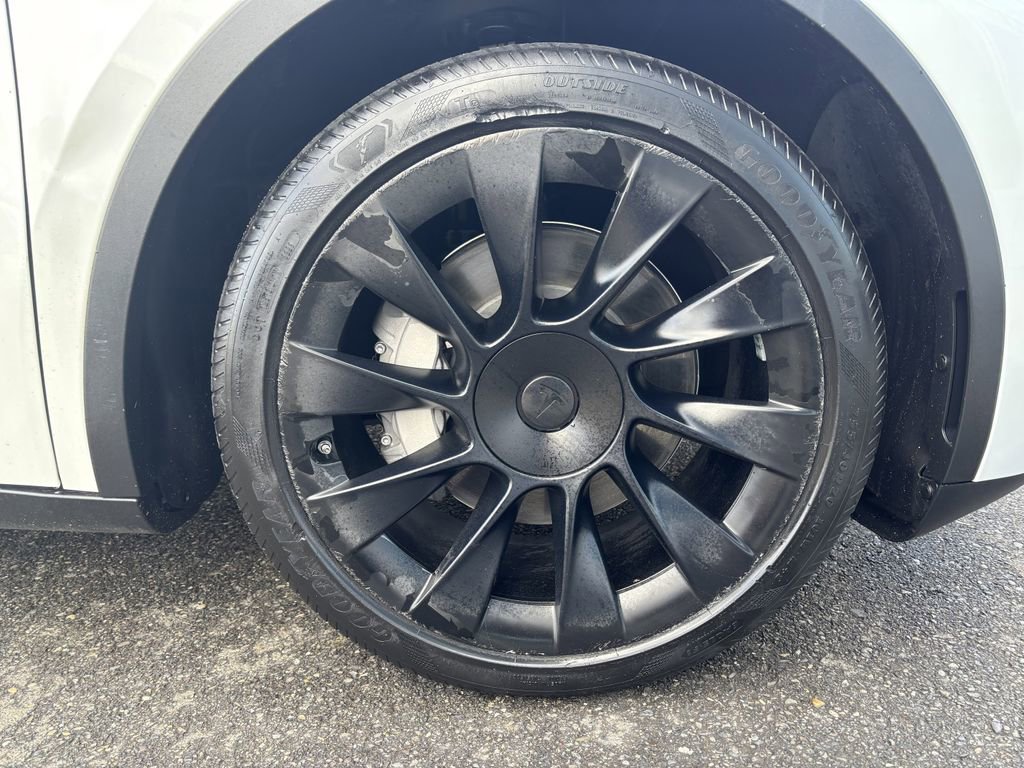 Used 2023 Tesla Model Y Long Range image 11