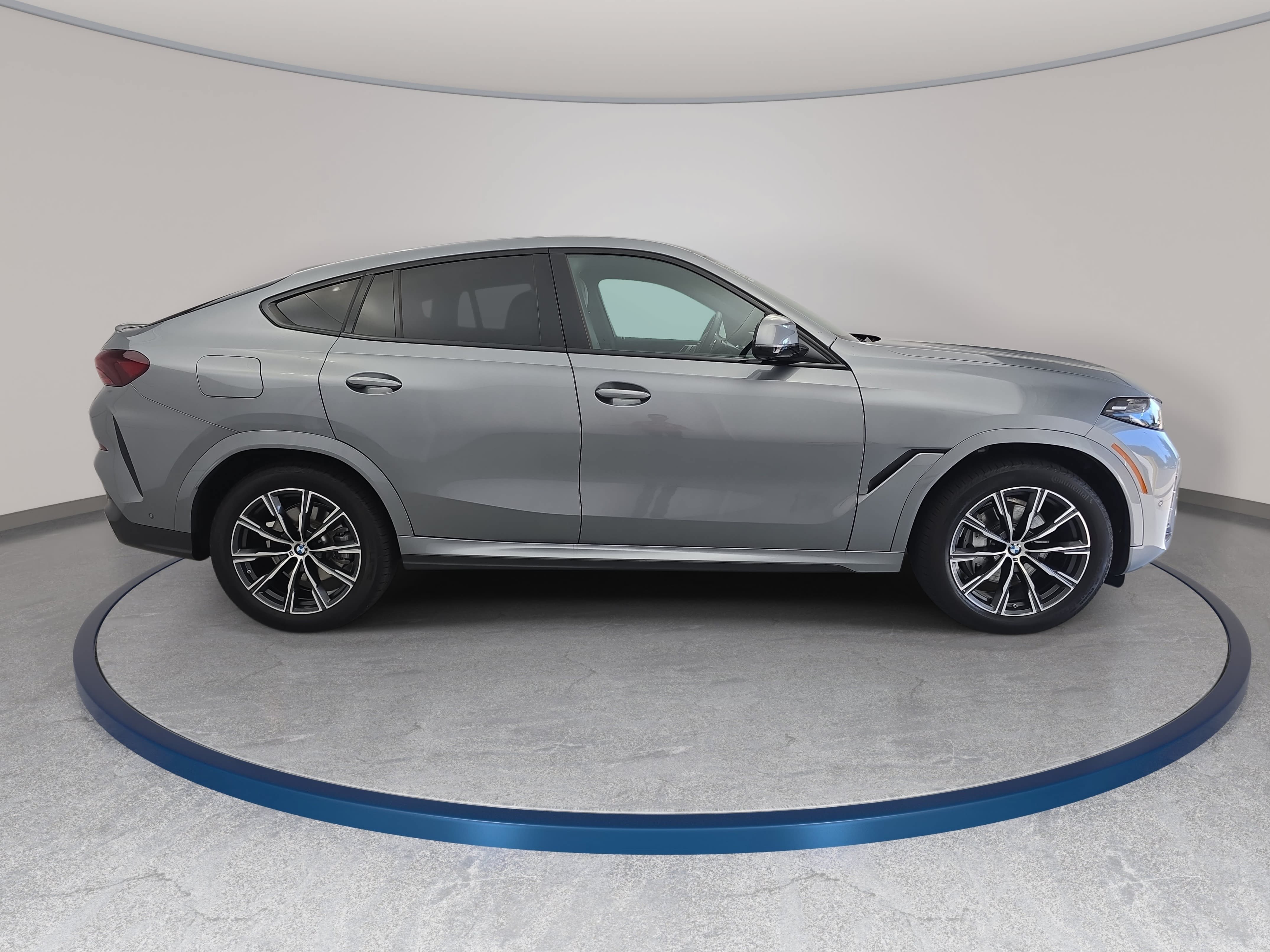 Used 2025 BMW X6 xDrive40i AWD/4WD image 4