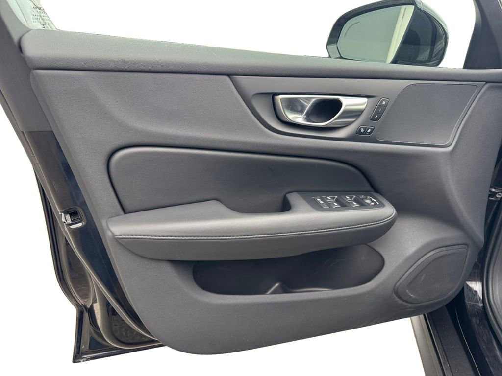 Certified 2025 Volvo V60 B5 Cross Country Plus image 8