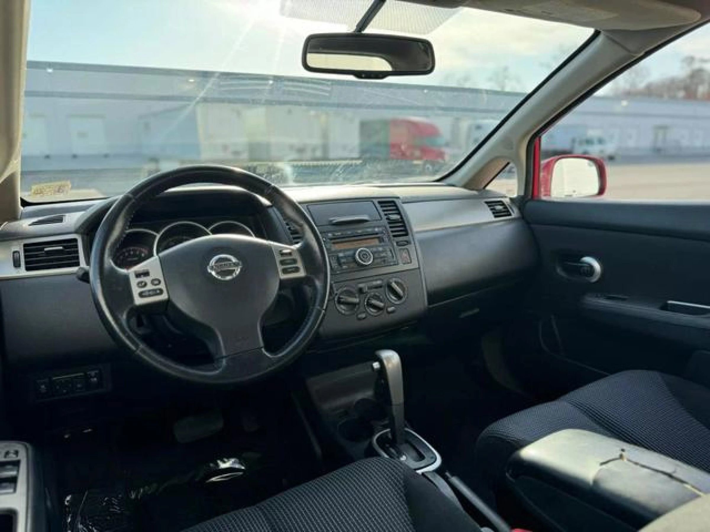 Used 2012 Nissan Versa SL image 27