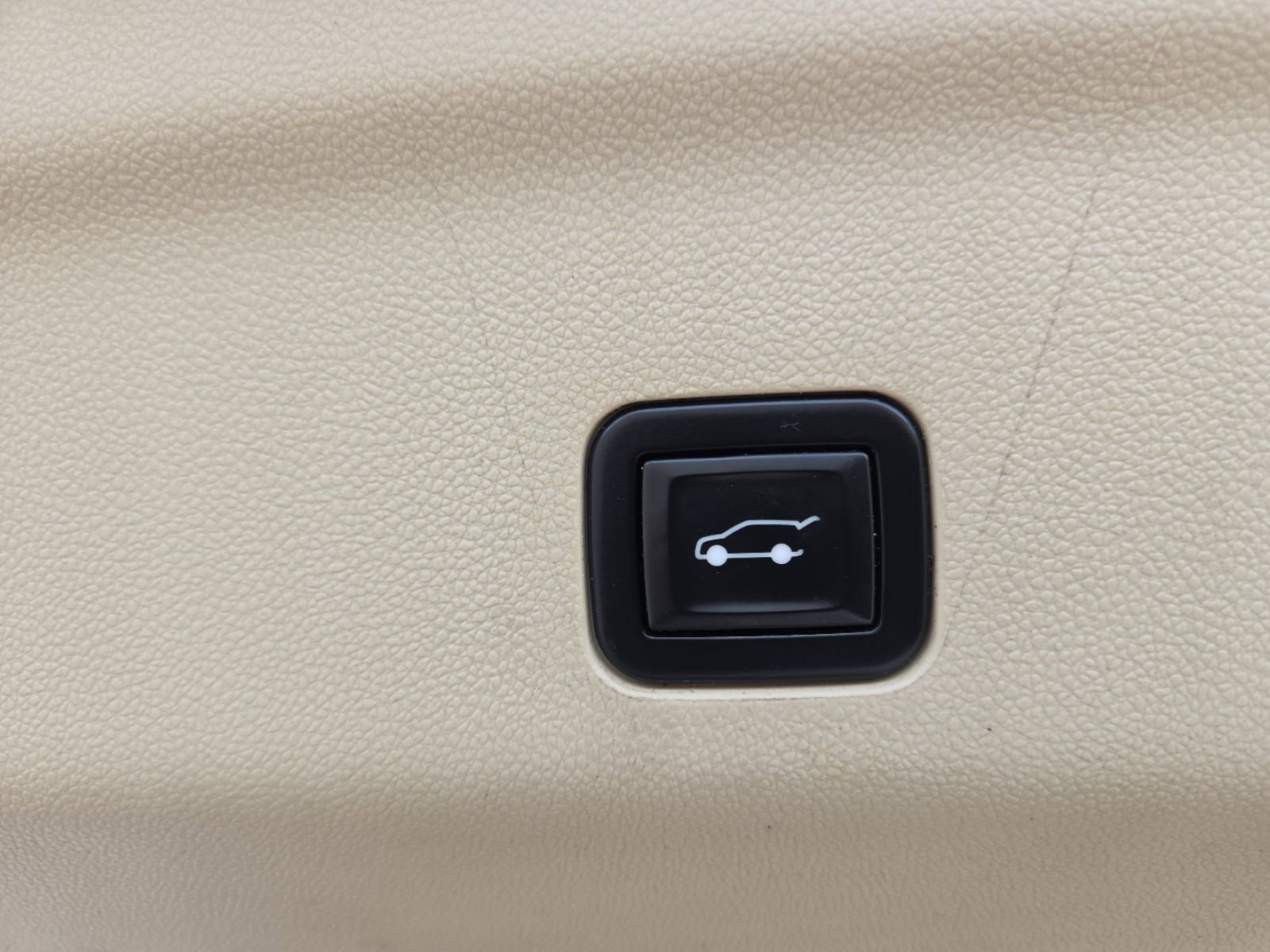 Used 2022 Cadillac Escalade Premium Luxury RWD image 22