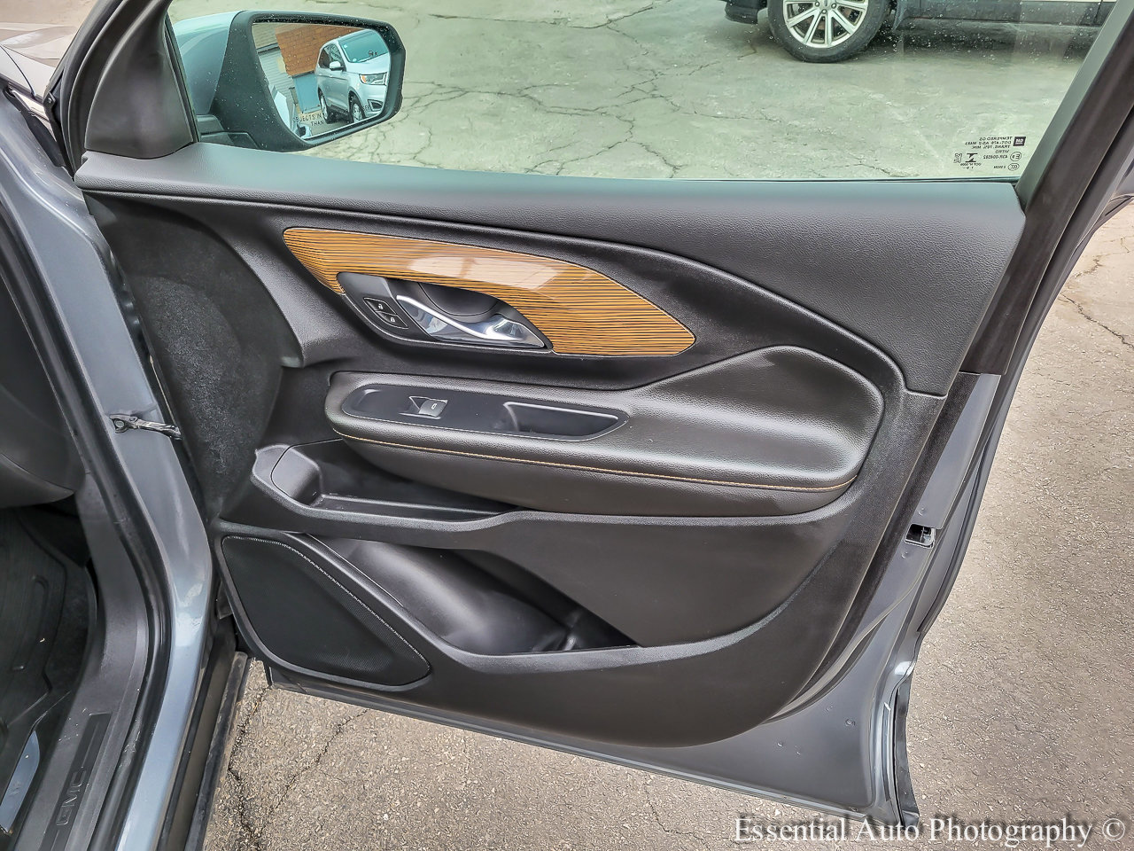 Used 2020 GMC Terrain SLE w/ Driver Convenience Package image 31