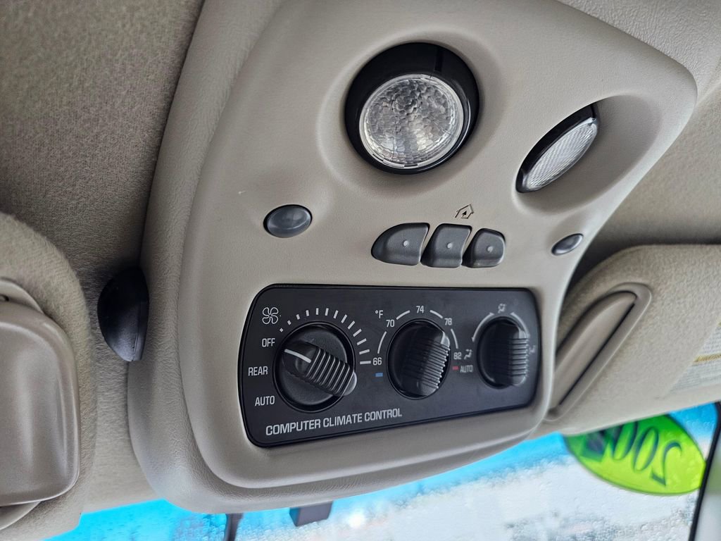 Used 2001 GMC Yukon XL 2500 SLT image 32