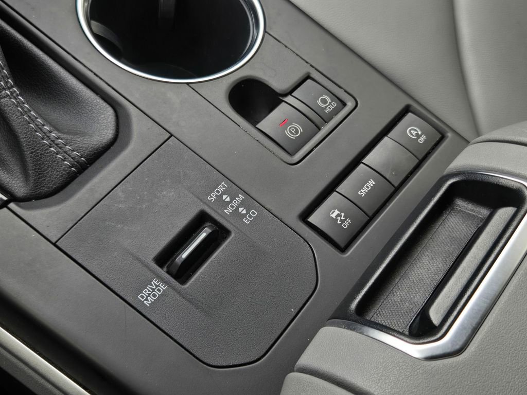 Used 2022 Toyota Highlander XLE FWD image 22