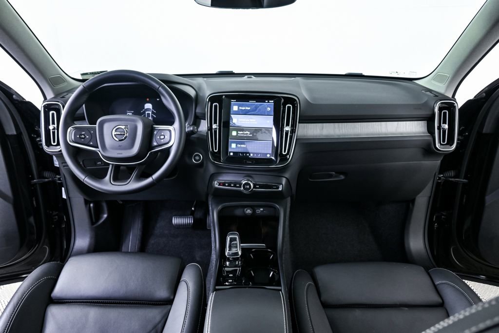 Certified 2025 Volvo XC40 B5 Plus image 19