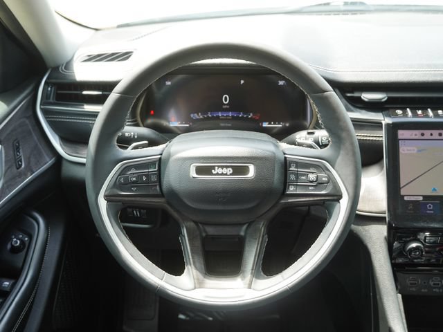 Used 2023 Jeep Grand Cherokee L Limited AWD/4WD image 17