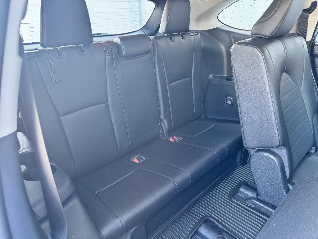 Used 2023 Toyota Highlander XLE image 12