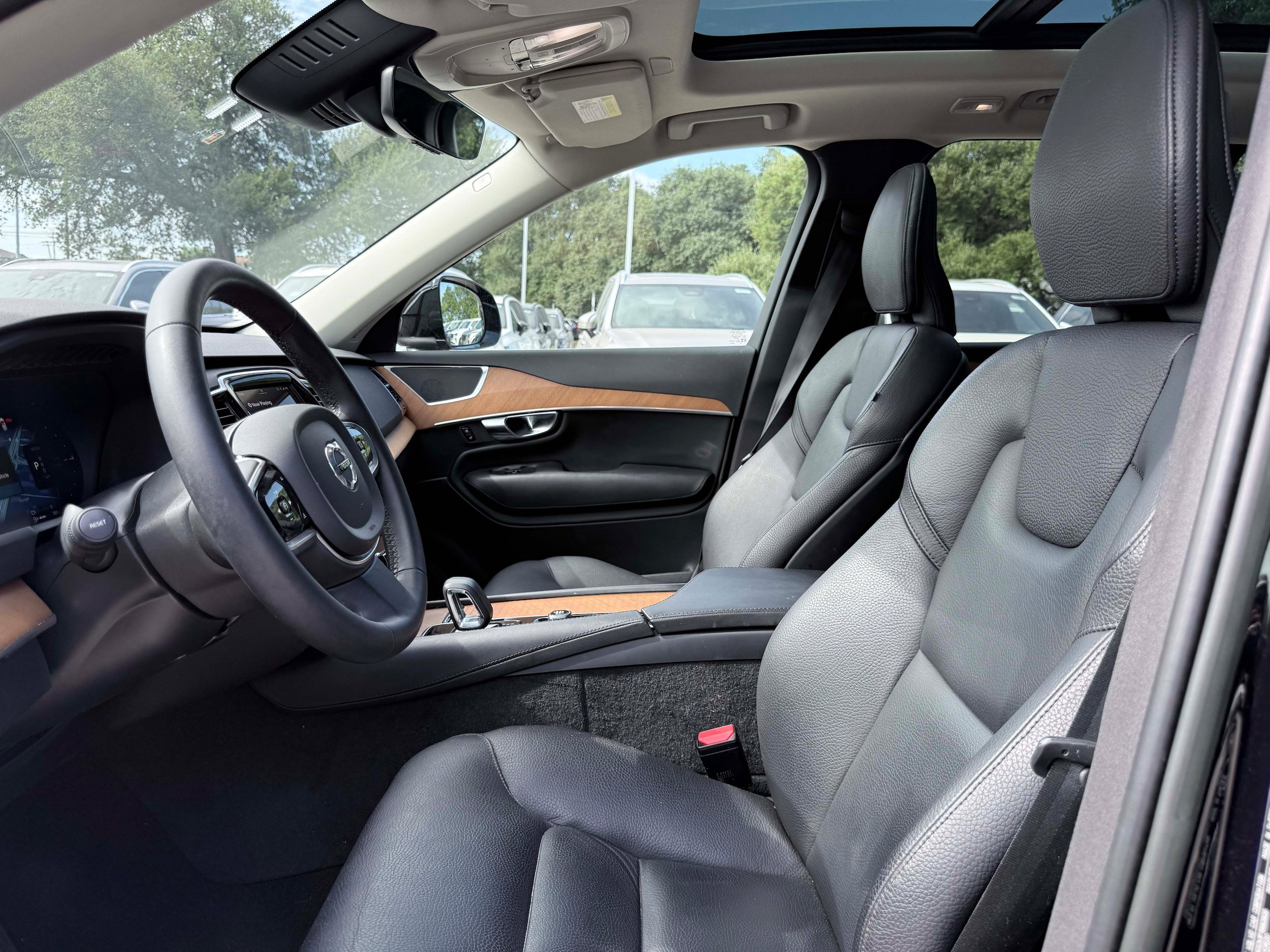 Certified 2023 Volvo XC90 T8 Plus AWD/4WD image 14