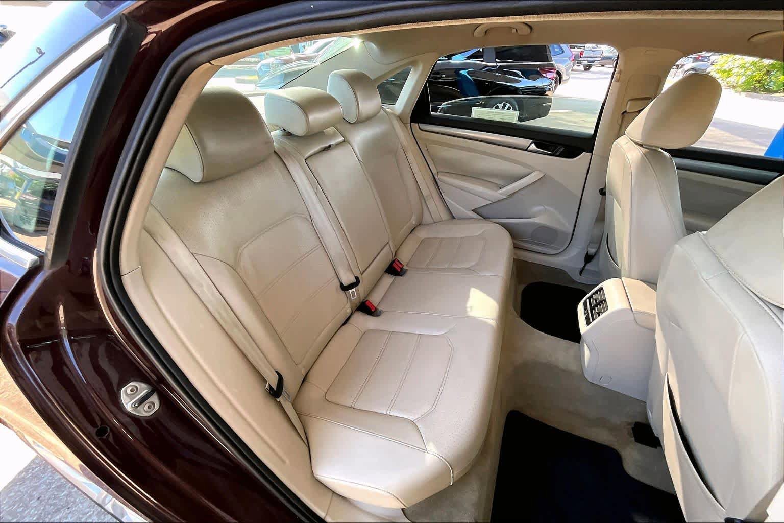 Used 2014 Volkswagen Passat TDI SE FWD image 20
