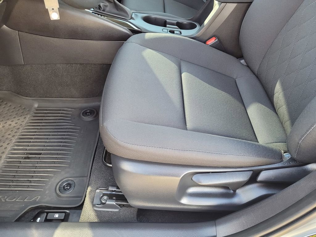 Used 2025 Toyota Corolla LE image 20