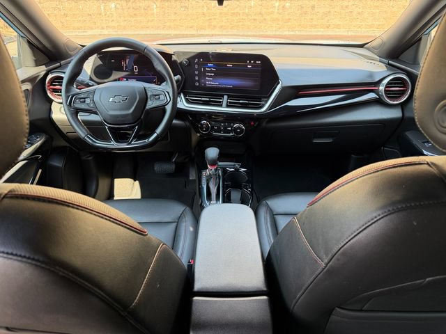 Used 2025 Chevrolet Trax RS w/ Sunroof Package FWD image 21