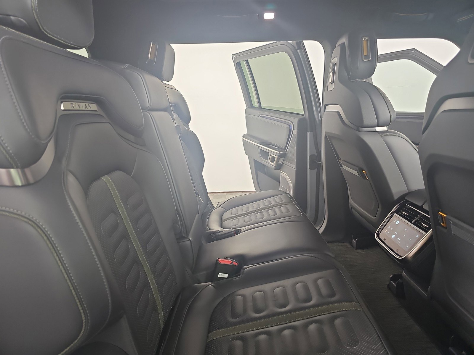 Used 2024 Rivian R1S Adventure AWD/4WD image 23