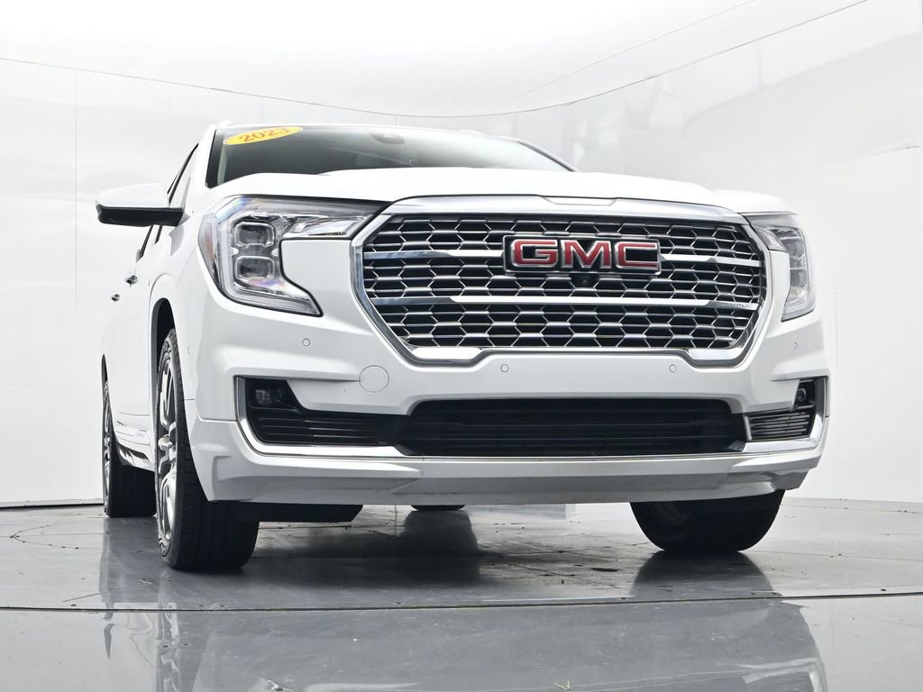 Used 2023 GMC Terrain Denali w/ Denali Premium Package AWD/4WD image 39