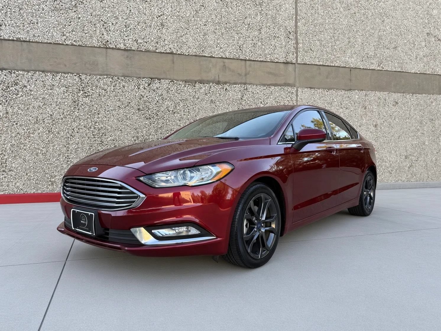 Used 2018 Ford Fusion SE w/ Equipment Group 201A FWD image 2