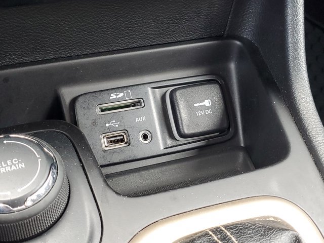 Used 2017 Jeep Cherokee Sport w/ Cold Weather Group AWD/4WD image 15