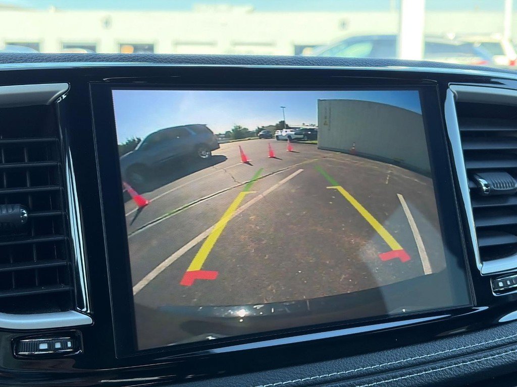 Used 2025 Chrysler Pacifica Select FWD image 27