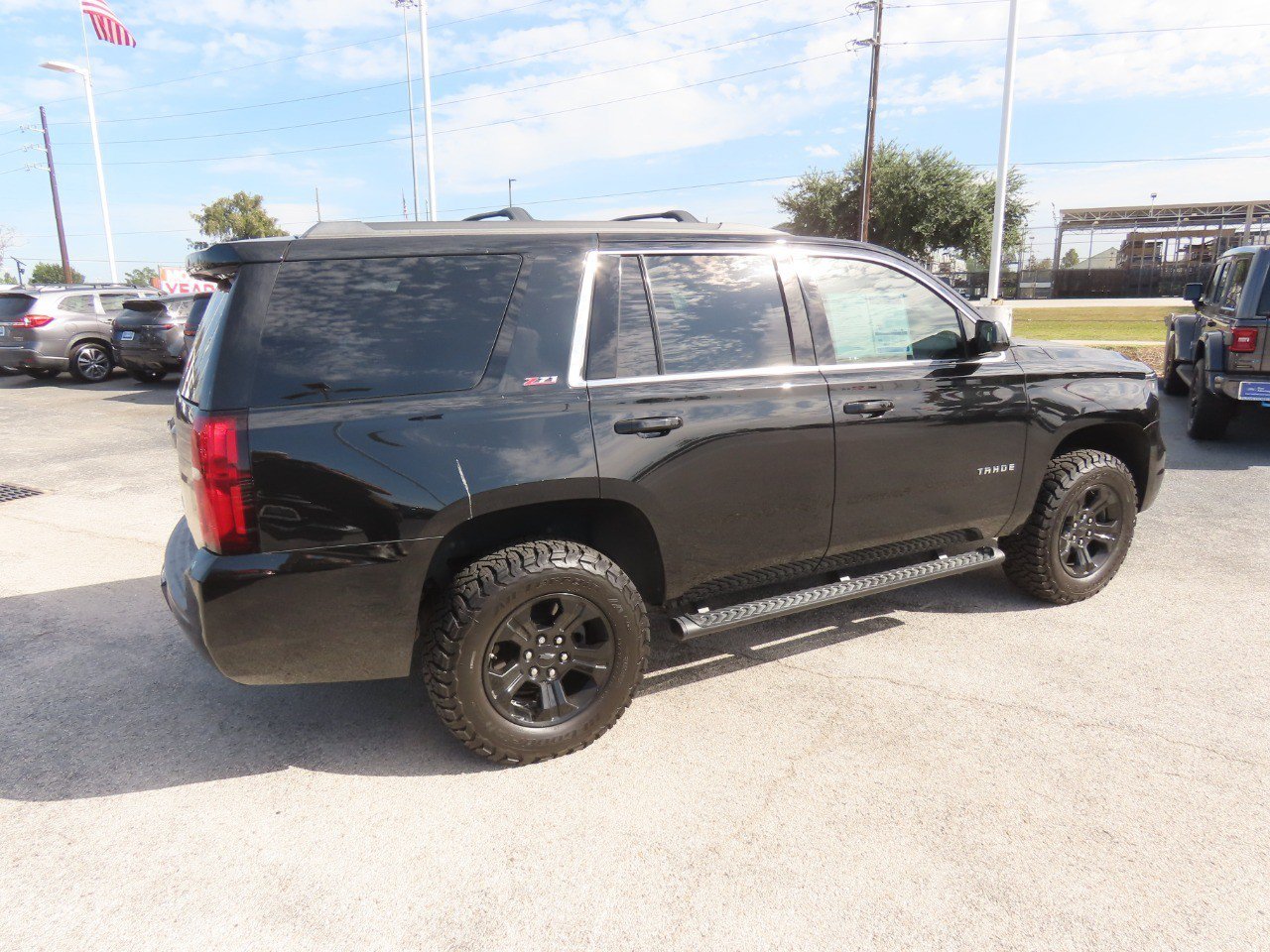 Used 2018 Chevrolet Tahoe LT w/ Z71 Midnight Edition AWD/4WD image 11