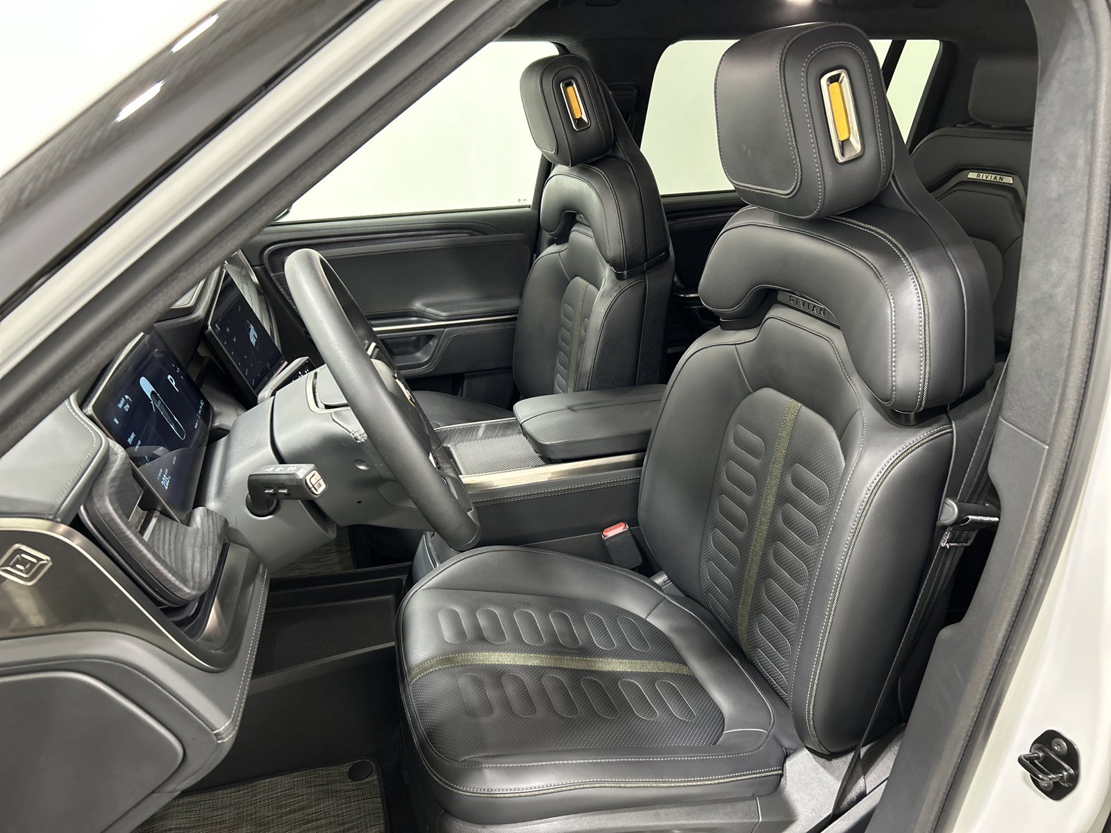 Used 2024 Rivian R1S Adventure image 20