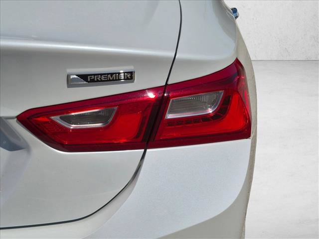 Used 2018 Chevrolet Malibu Premier w/ Premier Sun and Wheel Package FWD image 13