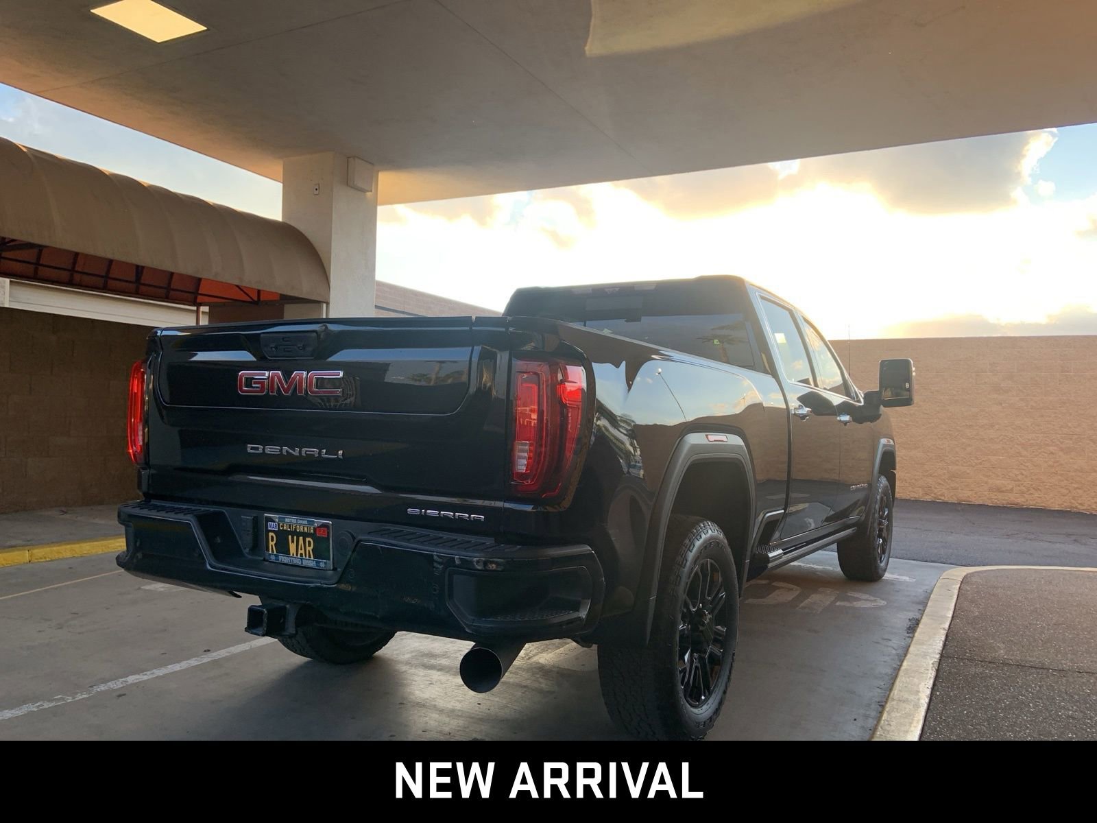 Certified 2022 GMC Sierra 3500 Denali w/ Denali Black Diamond Edition AWD/4WD image 9