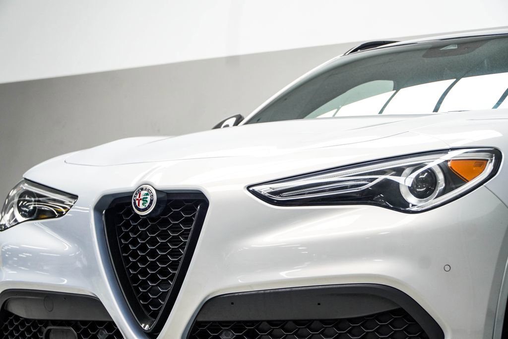 Used 2021 Alfa Romeo Stelvio Ti Sport AWD/4WD image 2