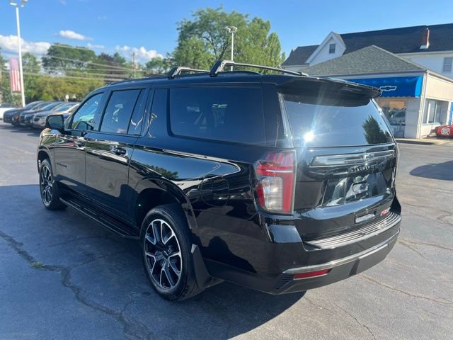 Used 2022 Chevrolet Suburban RST w/ Luxury Package image 5