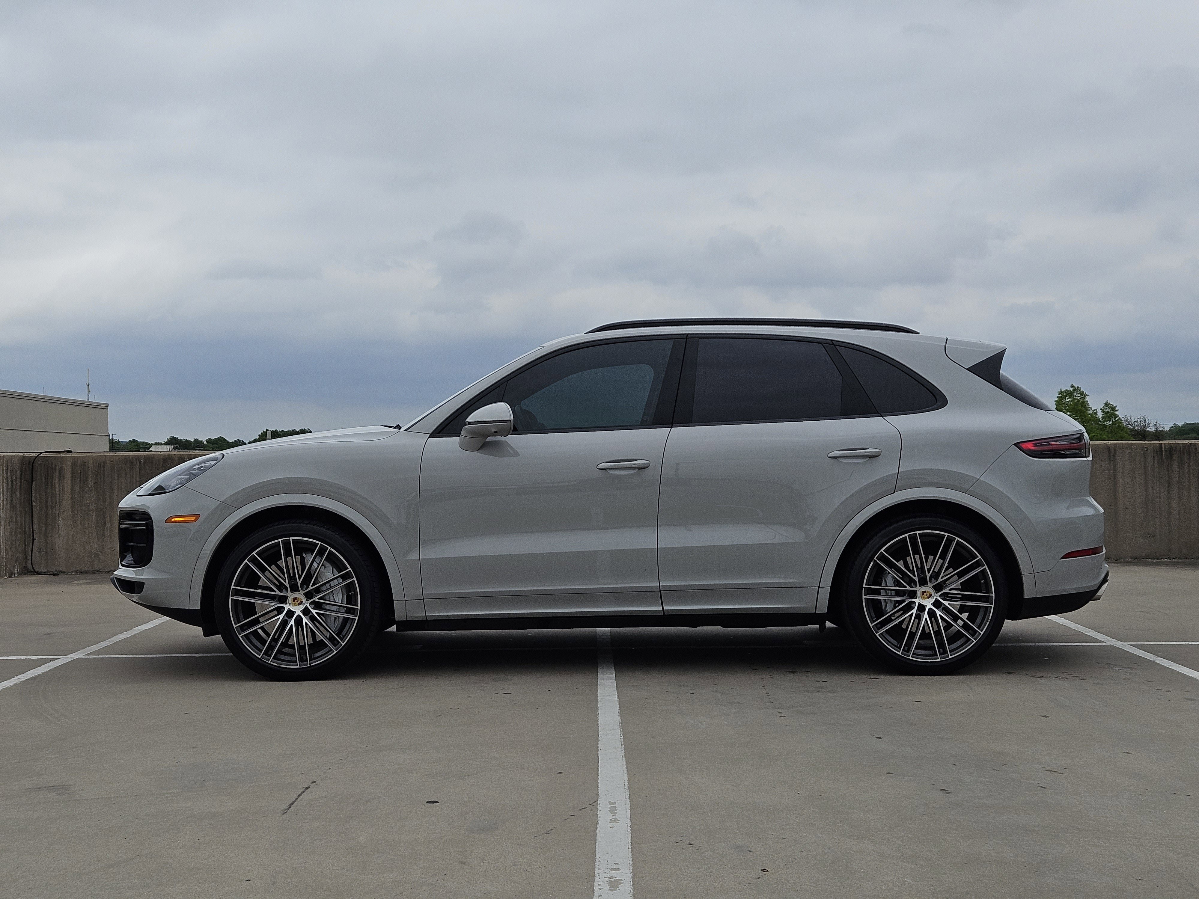 Certified 2022 Porsche Cayenne Turbo image 2