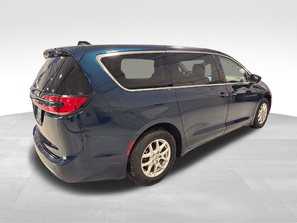 Used 2023 Chrysler Pacifica Touring-L FWD image 52