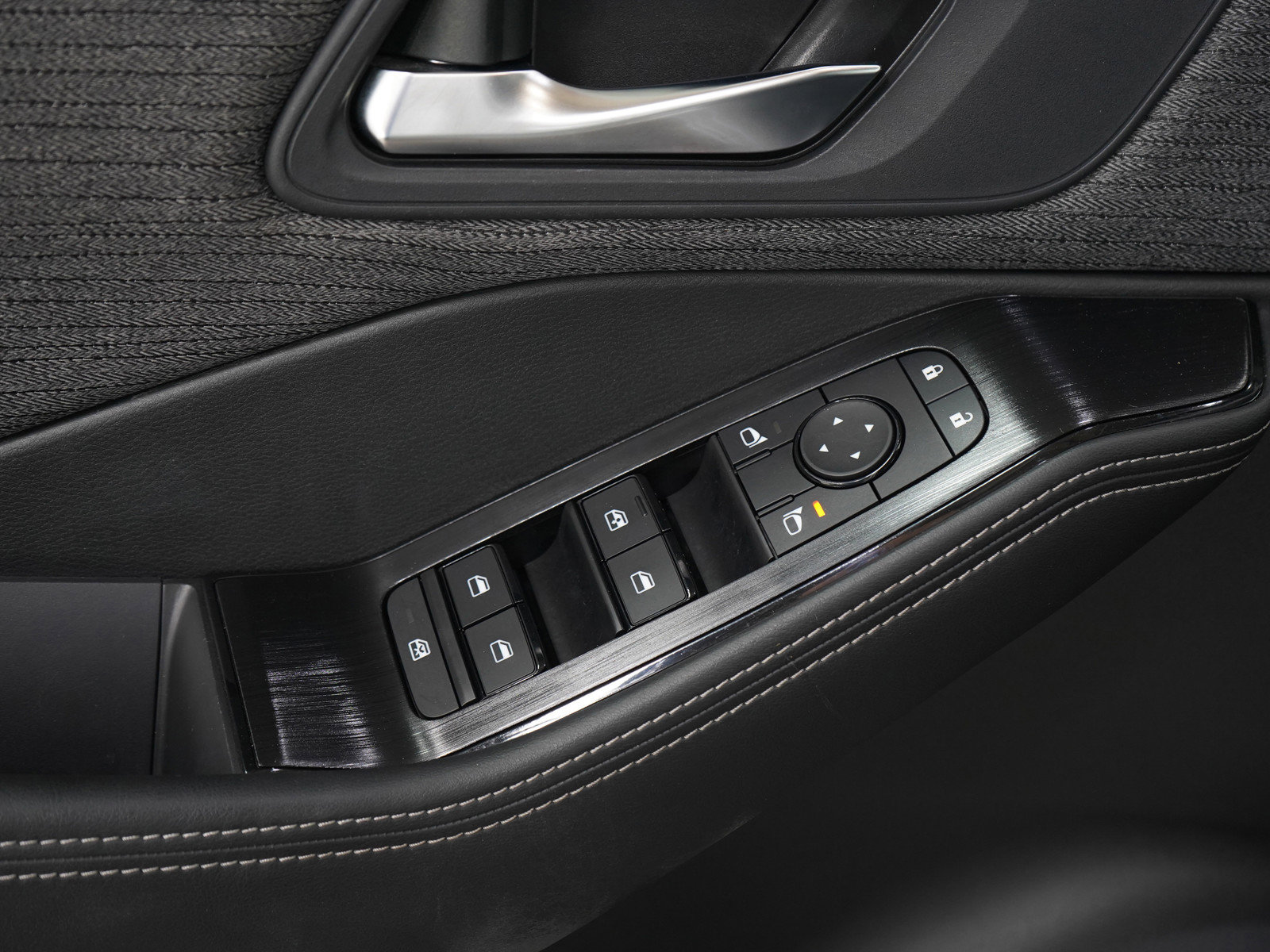 Used 2022 Nissan Rogue SV image 21