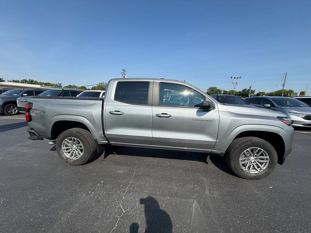 Used 2024 Chevrolet Colorado LT w/ LT Convenience Package III AWD/4WD image 8