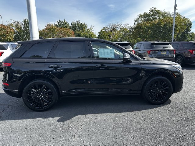 Certified 2024 Lincoln Corsair AWD w/ Equipment Group 101A image 4