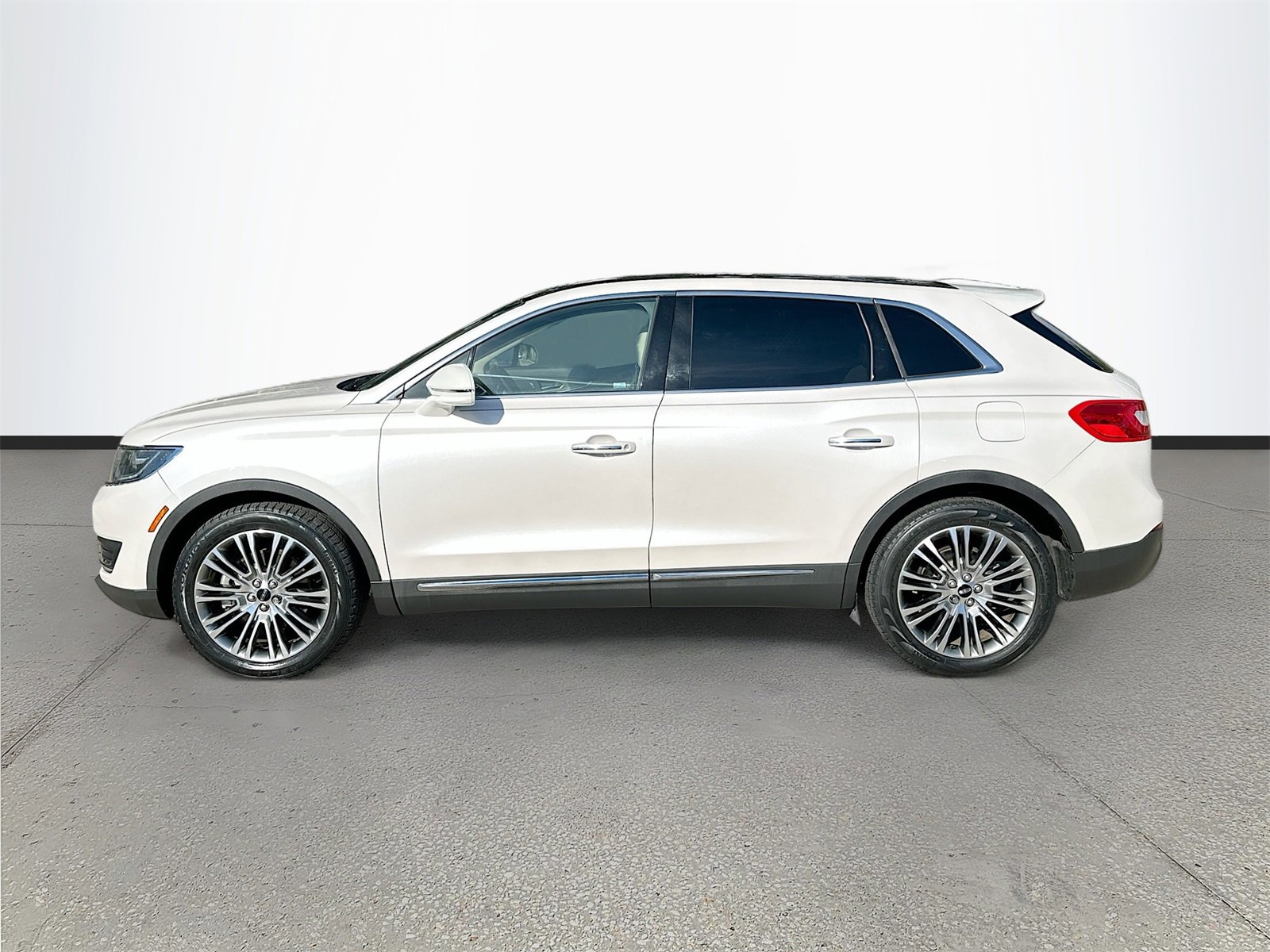 Used 2018 Lincoln MKX Reserve w/ Lincoln MKX Climate Package image 4