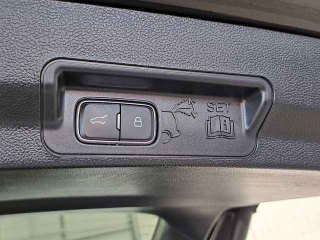 Used 2023 Ford Explorer XLT AWD/4WD image 31