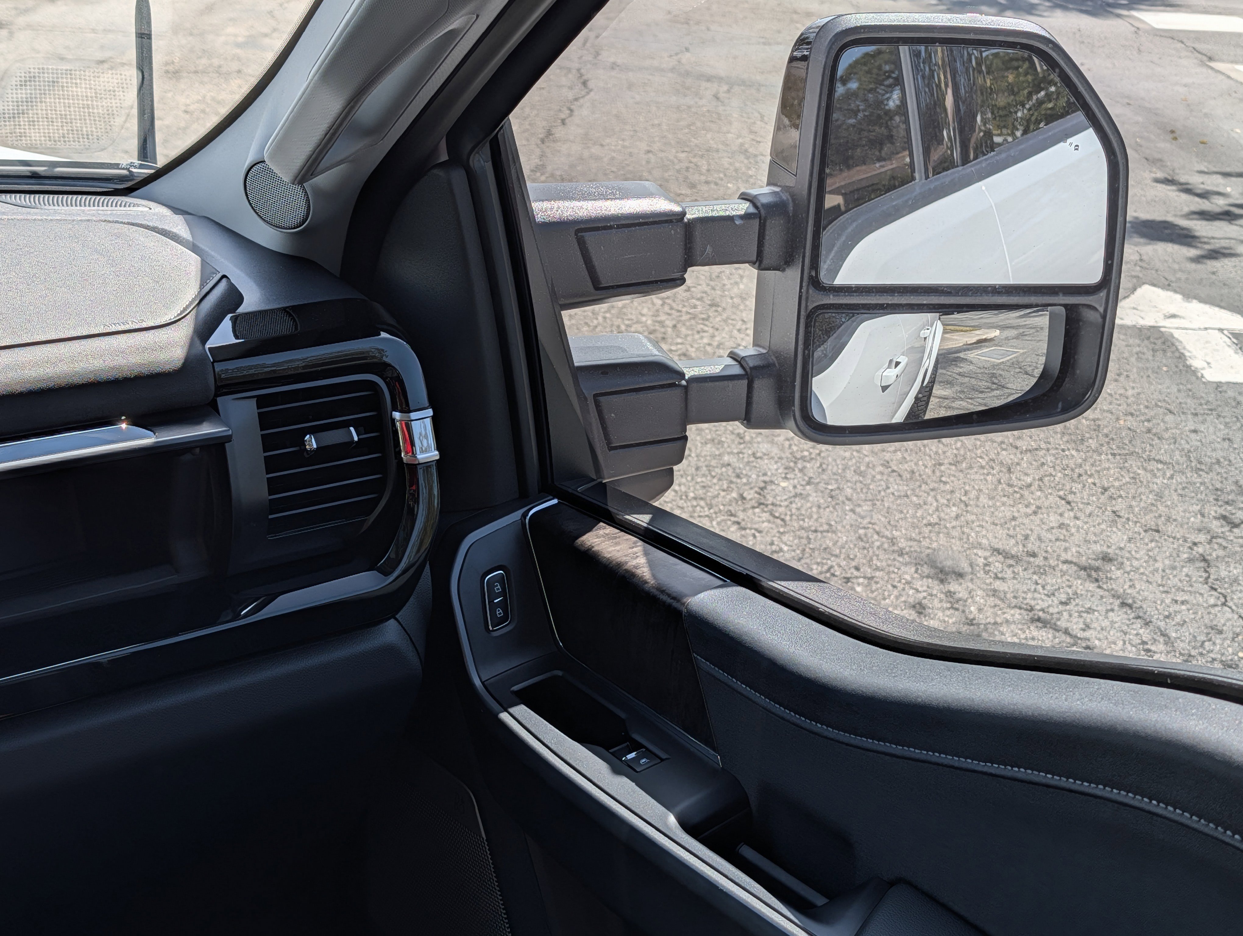 Used 2026 Ford F250 Lariat w/ Black Appearance Package image 23