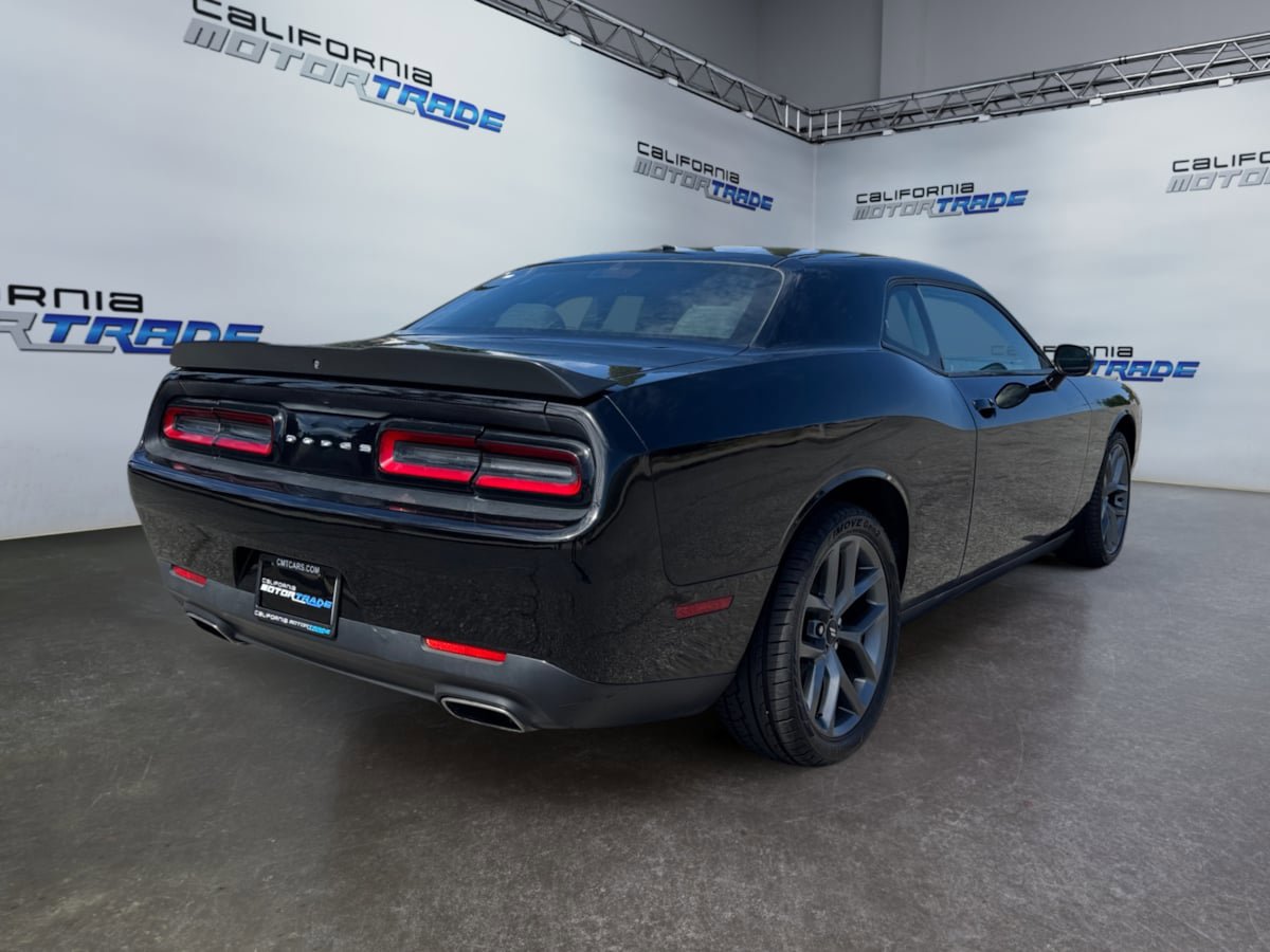 Used 2019 Dodge Challenger SXT w/ Blacktop Package RWD image 5