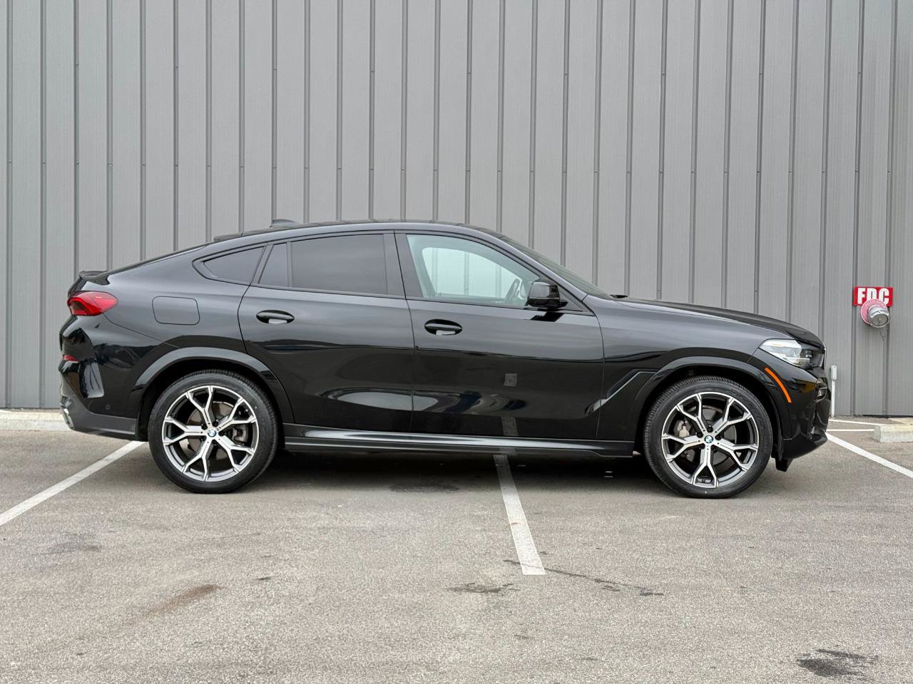 Used 2020 BMW X6 sDrive40i w/ M Sport Package RWD image 4