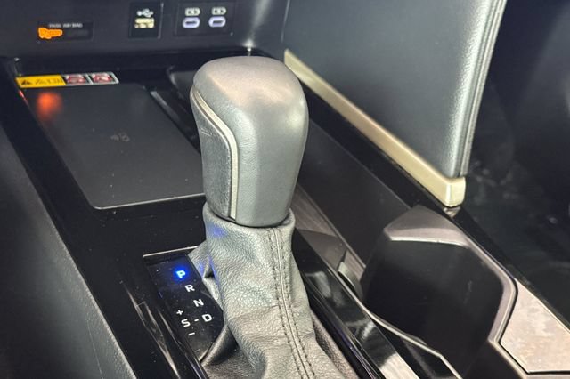 Used 2025 Toyota Camry XSE FWD image 17