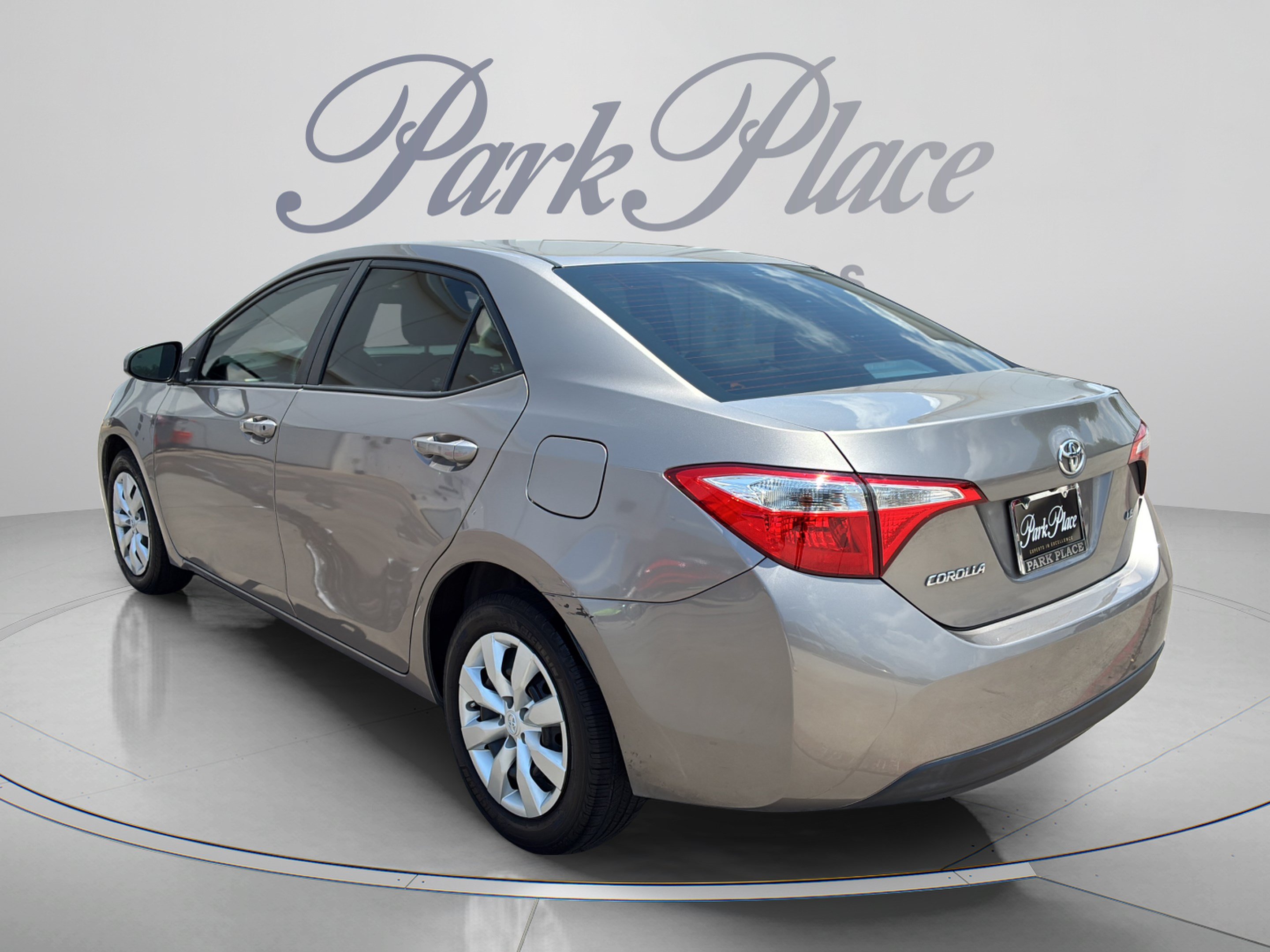 Used 2014 Toyota Corolla LE FWD image 3