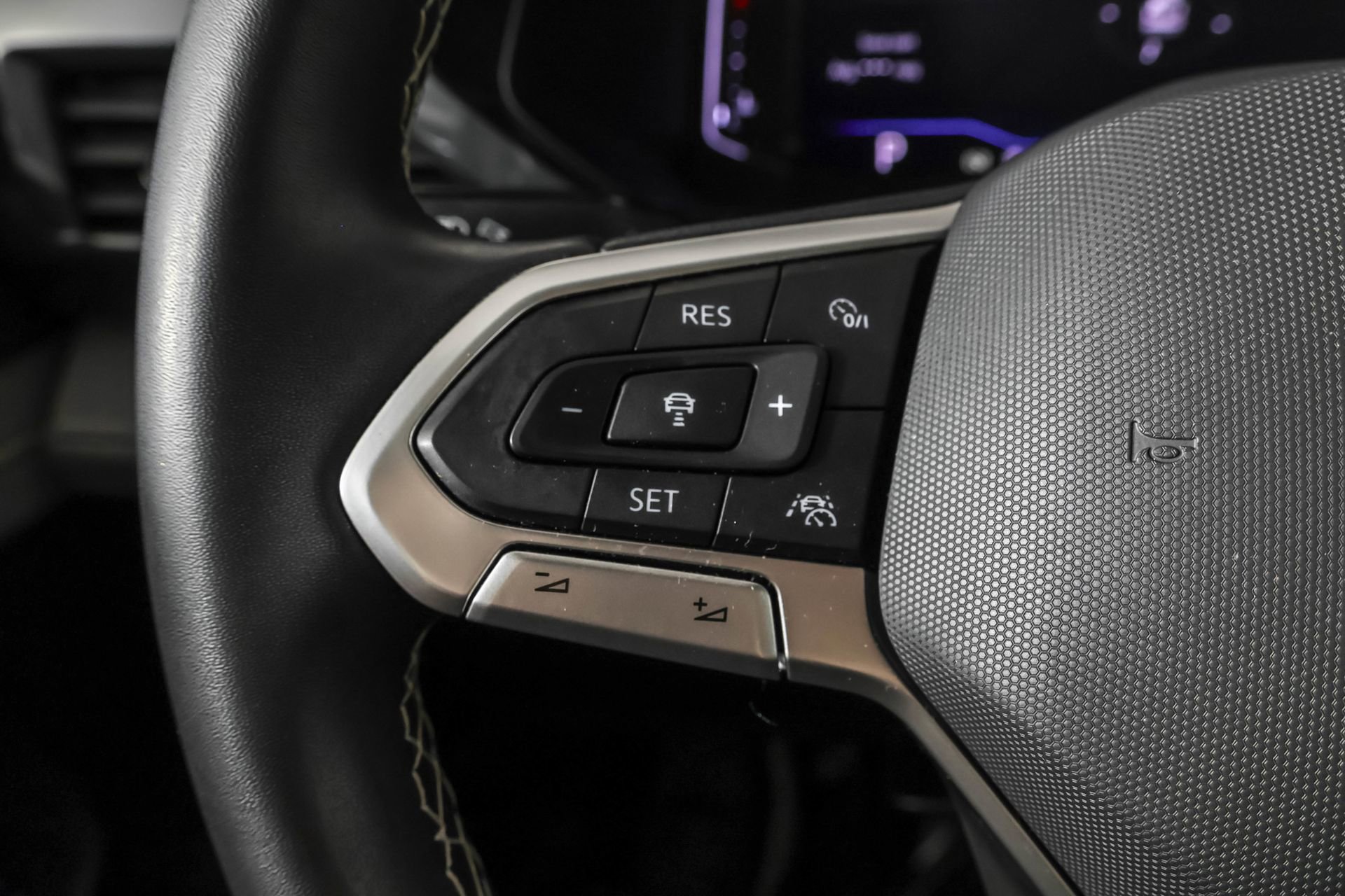 Used 2022 Volkswagen Taos SEL w/ Panoramic Sunroof Package image 30