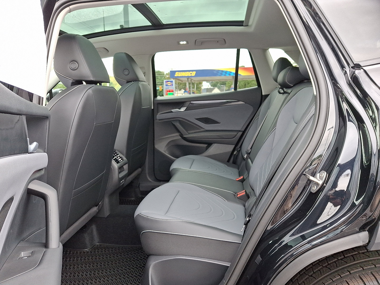 New 2025 Volkswagen Tiguan SE image 6