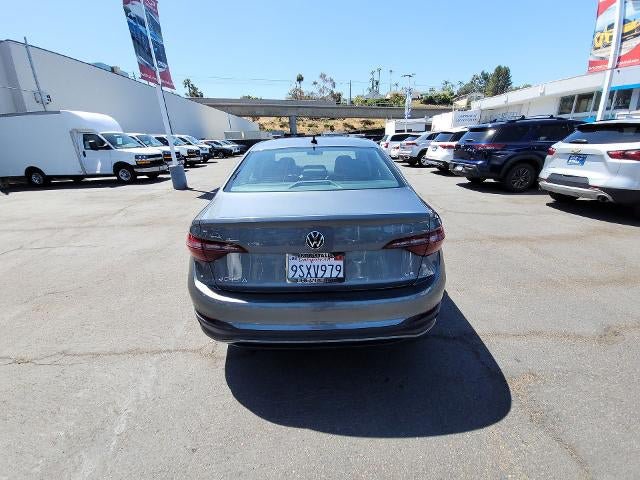 Used 2024 Volkswagen Jetta SE FWD image 7