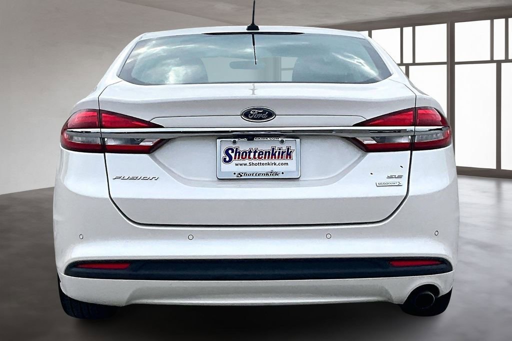 Used 2018 Ford Fusion SE w/ Fusion SE Technology Package image 5