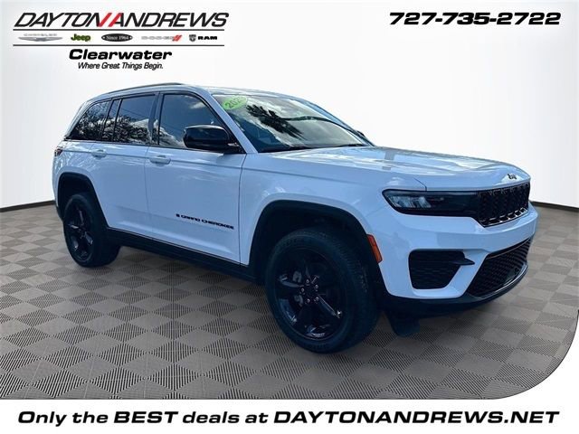 Used 2023 Jeep Grand Cherokee Altitude image 1