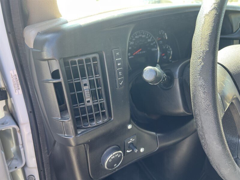 Used 2014 Chevrolet Express 2500 RWD image 18