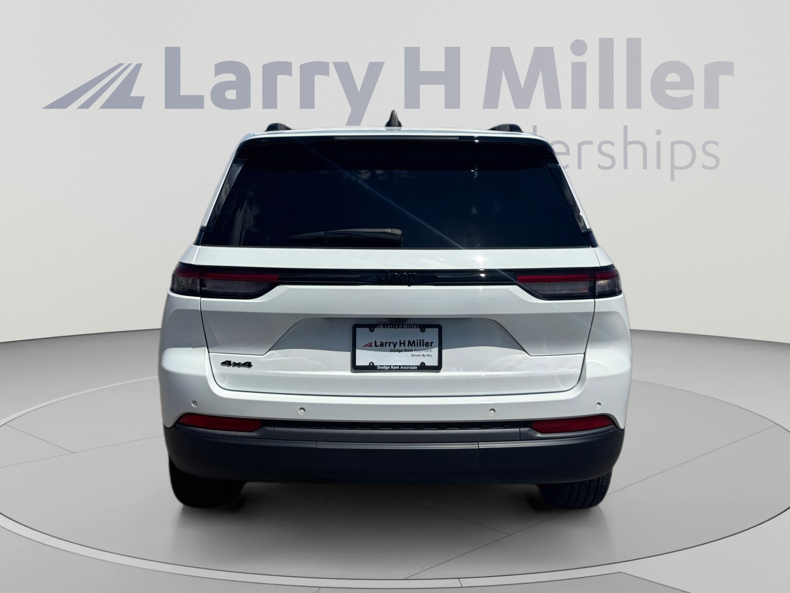 Used 2026 Jeep Grand Cherokee Altitude AWD/4WD image 4